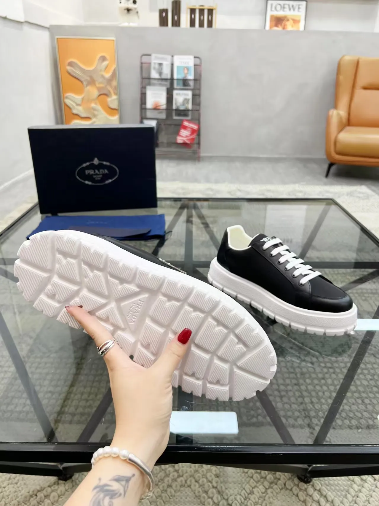 Men's Men's Shoes 💰440 [New Style] 🎍🎍Prada Prada's new men's leather sneakers, the highest version on the market, any comparison is welcome🆚! The original leather has excellent texture and is super high-end! Fetal sheep net lining imported from Italy, removable pad! Luxurious materials and fine workmanship, highly recommended! Code: 38-44 (45 can be customized